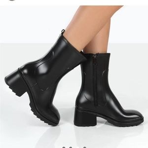 Black Chunky Heel Zip Up Wellington Rain Boots